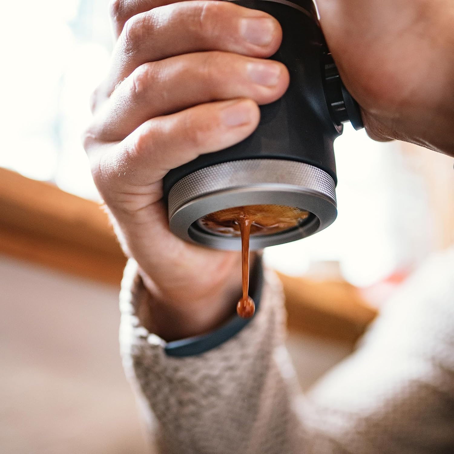 WACACO Přenosný kávovar na espresso Picopresso s pouzdrem, profesionální vysoce kvalitní kávovar, kompatibilní s ultra jemně mletou kávou, rýžovou kávu, manuální, šedý